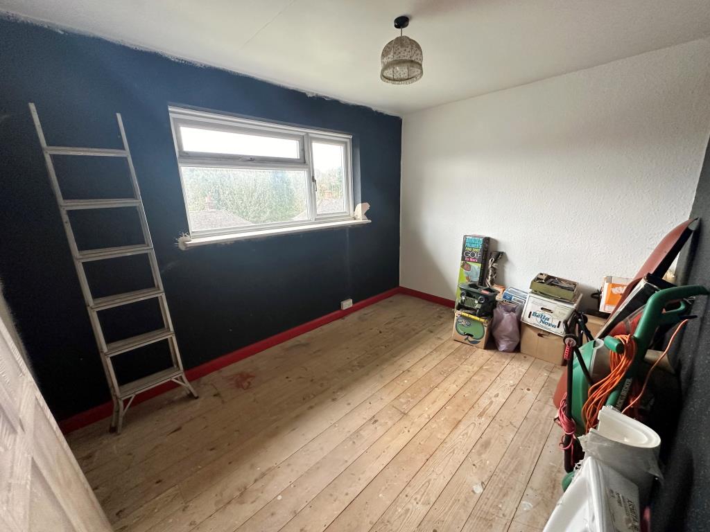 Lot: 71 - SEMI-DETACHED HOUSE FOR IMPROVEMENT - Bedroom two